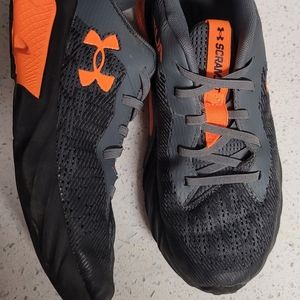 Boys size 2Y underarmour shoes